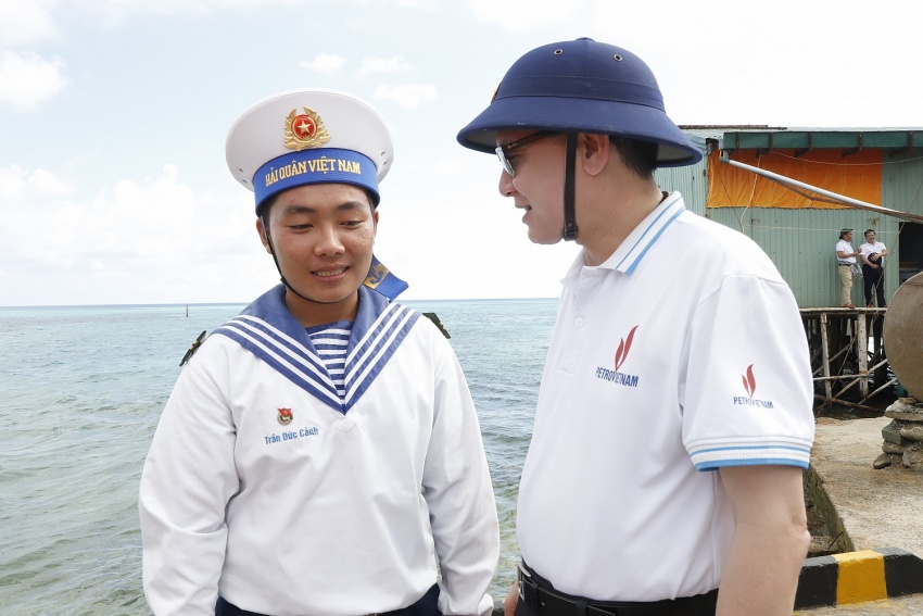 Tập đoàn Dầu khí Việt Nam thăm, động viên cán bộ chiến sĩ, người dân tại huyện đảo Trường Sa và Nhà giàn DK1/9 – Ba Kè